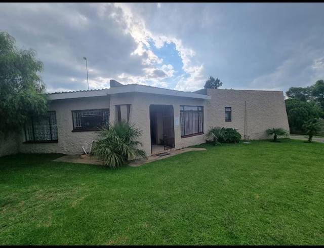 4 BEDROOM HOUSE FOR SALE IN MEYERVILLE